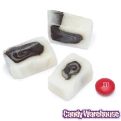 Licorice Mint Swirl Caramel Cubes: 2KG Bag -Candy World Shop licorice mint swirl caramel cubes 2kg bag candy warehouse 3