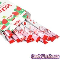 Pocky - Giant Strawberry Cream Covered Biscuit Sticks Packs: 15-Piece Box -Candy World Shop pocky giant strawberry cream covered biscuit sticks packs 15 piece box candy warehouse 4